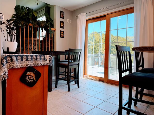 35 Laureldale Dr, Pittsford, NY 14534