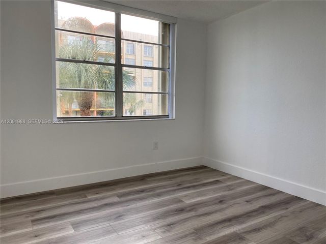 9320 Fontainebleau Blvd 301, Miami, FL 33172