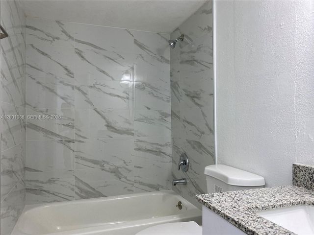 9320 Fontainebleau Blvd 301, Miami, FL 33172