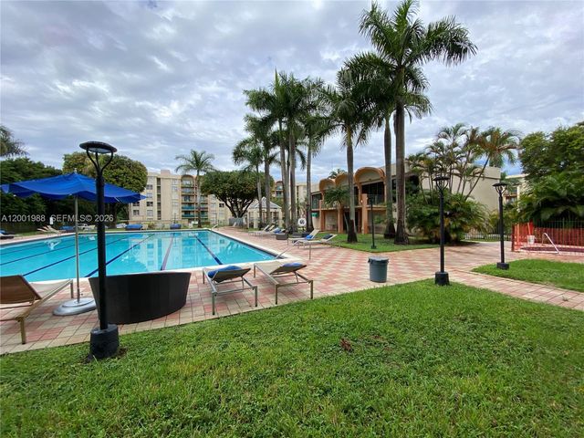 9320 Fontainebleau Blvd 301, Miami, FL 33172