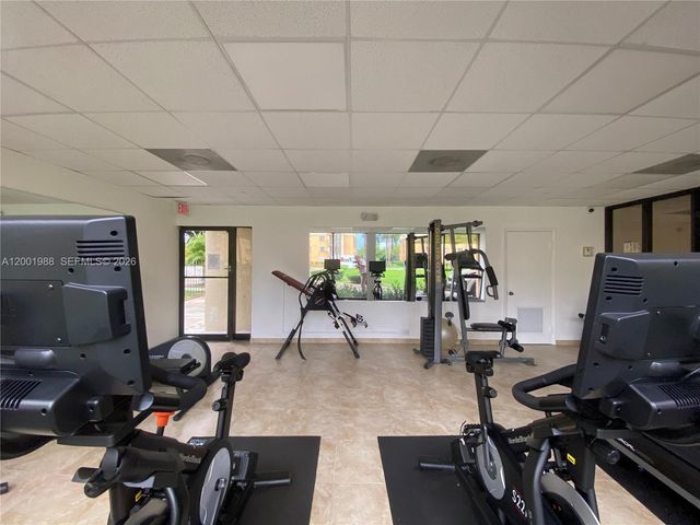 9320 Fontainebleau Blvd 301, Miami, FL 33172