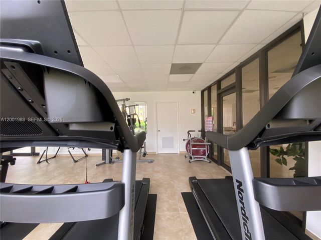 9320 Fontainebleau Blvd 301, Miami, FL 33172