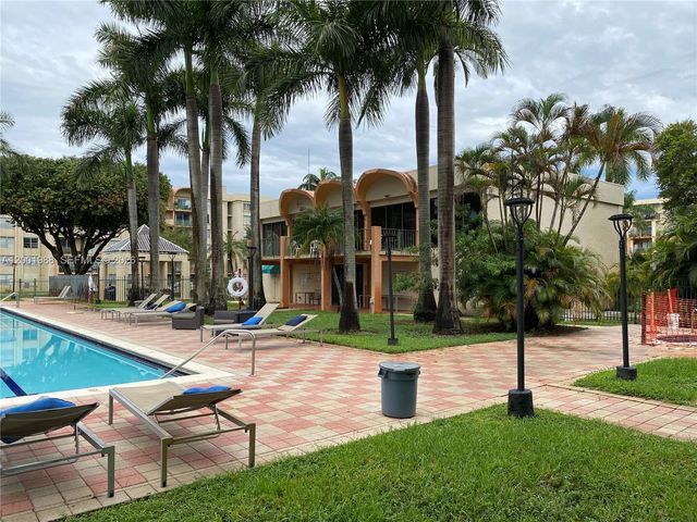 9320 Fontainebleau Blvd 301, Miami, FL 33172