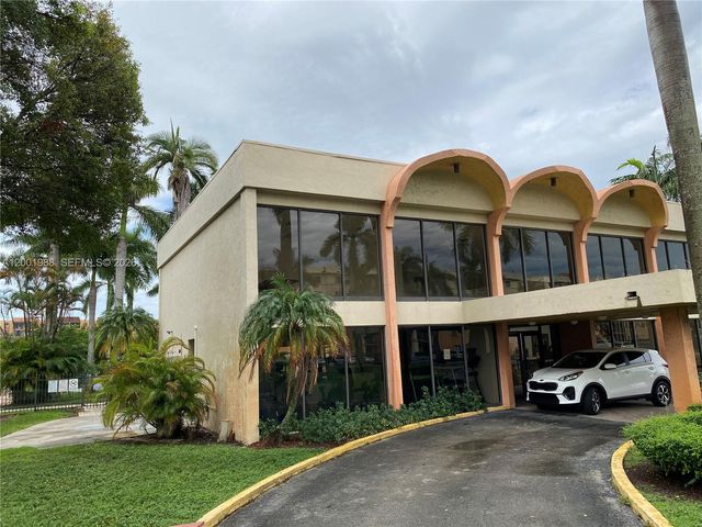 9320 Fontainebleau Blvd 301, Miami, FL 33172