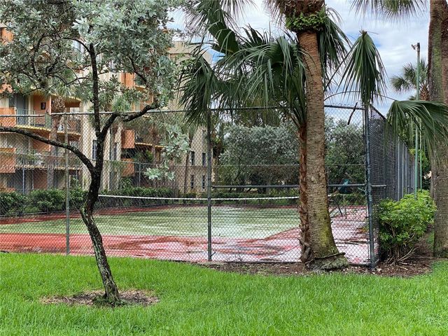 9320 Fontainebleau Blvd 301, Miami, FL 33172