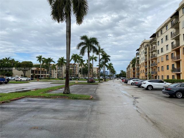 9320 Fontainebleau Blvd 301, Miami, FL 33172