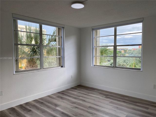 9320 Fontainebleau Blvd 301, Miami, FL 33172