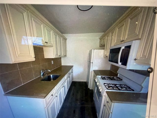 5A Hemlock Drive, Bay Shore, NY 11706