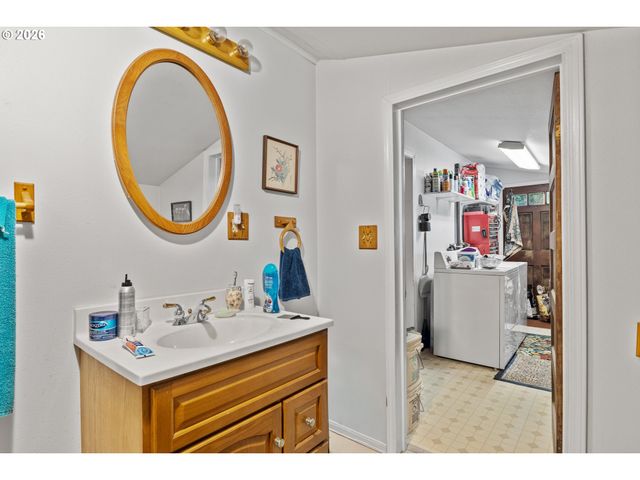 1266 S 14TH St, Coos Bay, OR 97420