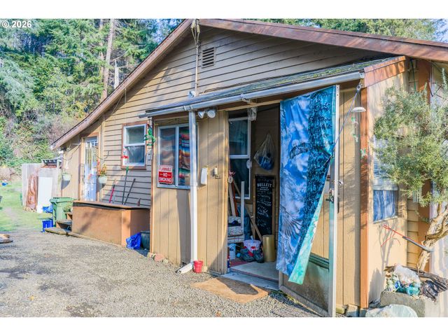 1266 S 14TH St, Coos Bay, OR 97420
