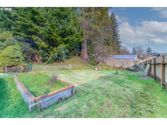 1266 S 14TH St, Coos Bay, OR 97420