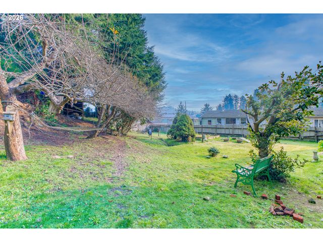 1266 S 14TH St, Coos Bay, OR 97420