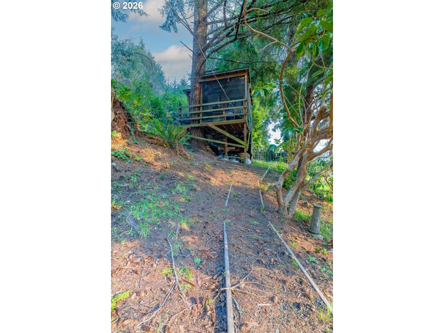 1266 S 14TH St, Coos Bay, OR 97420