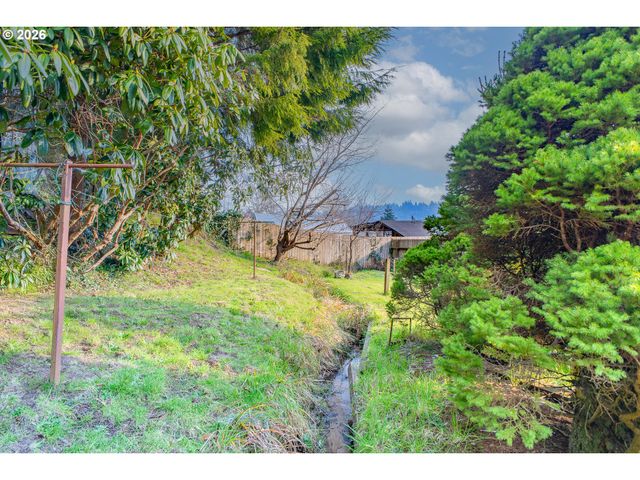 1266 S 14TH St, Coos Bay, OR 97420