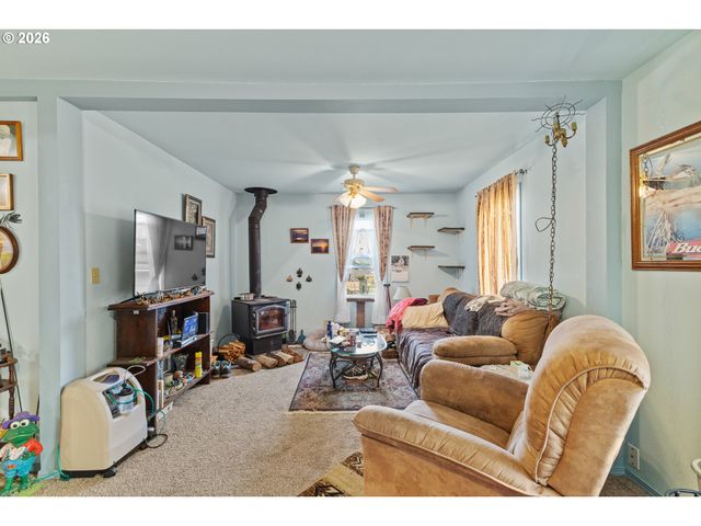 1266 S 14TH St, Coos Bay, OR 97420