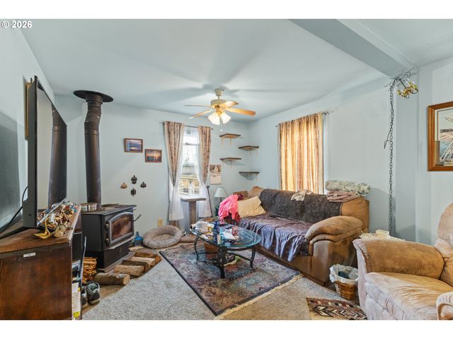 1266 S 14TH St, Coos Bay, OR 97420