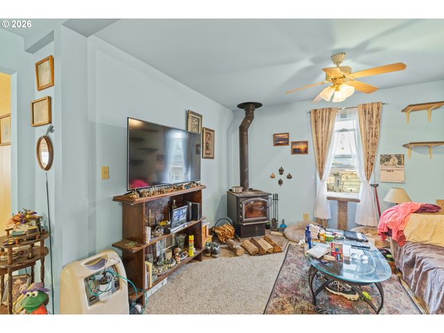 1266 S 14TH St, Coos Bay, OR 97420