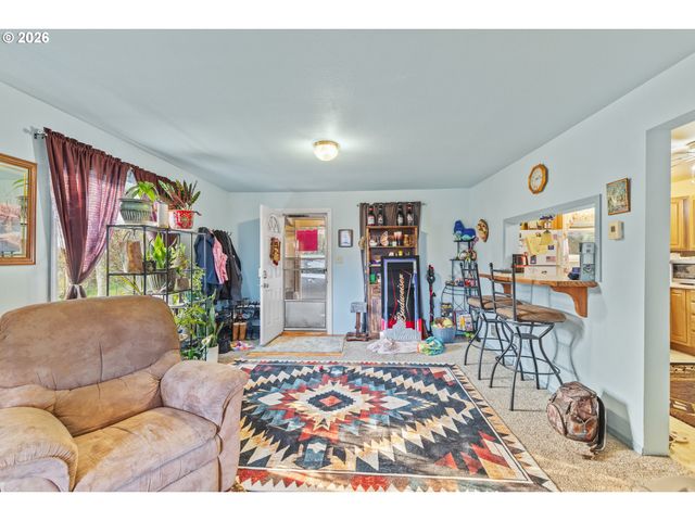 1266 S 14TH St, Coos Bay, OR 97420