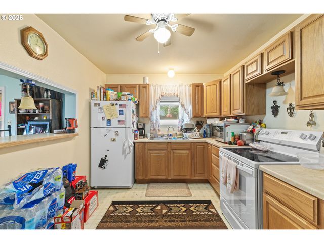 1266 S 14TH St, Coos Bay, OR 97420