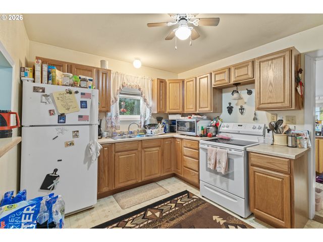 1266 S 14TH St, Coos Bay, OR 97420