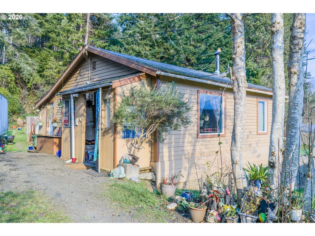 1266 S 14TH St, Coos Bay, OR 97420