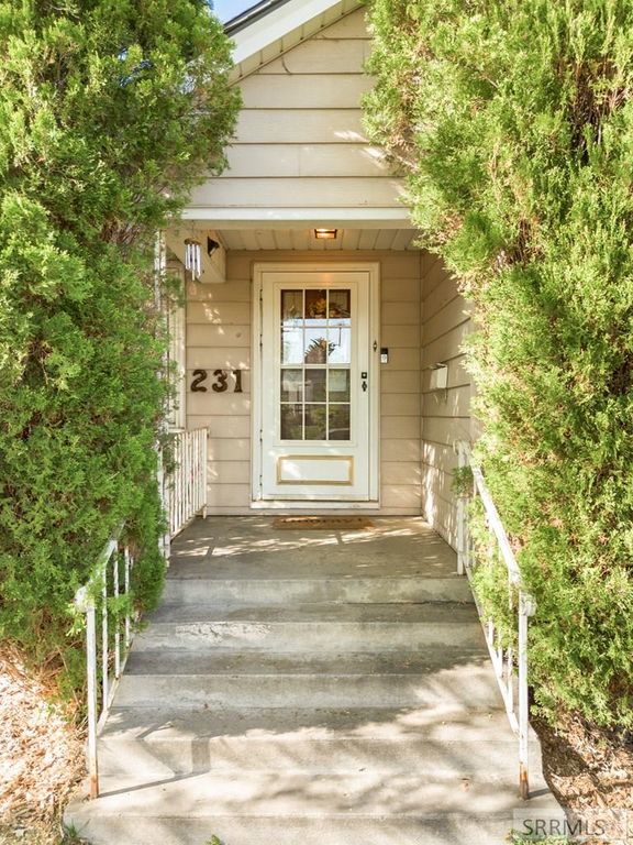 Image 2 of property listing at 231 N 14th Avenue, Pocatello, ID 83201