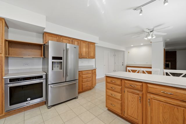 10S324 E Hampshire Lane, Willowbrook, IL 60527