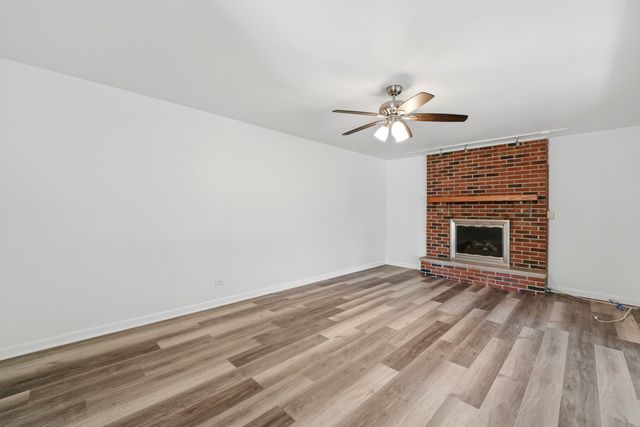 10S324 E Hampshire Lane, Willowbrook, IL 60527