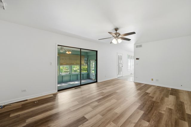 10S324 E Hampshire Lane, Willowbrook, IL 60527