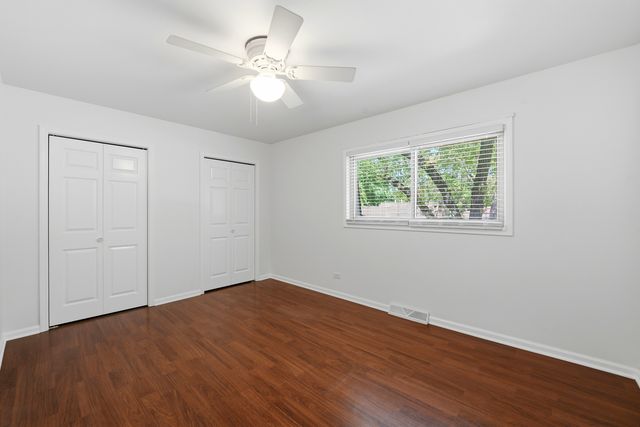 10S324 E Hampshire Lane, Willowbrook, IL 60527
