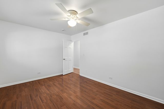 10S324 E Hampshire Lane, Willowbrook, IL 60527