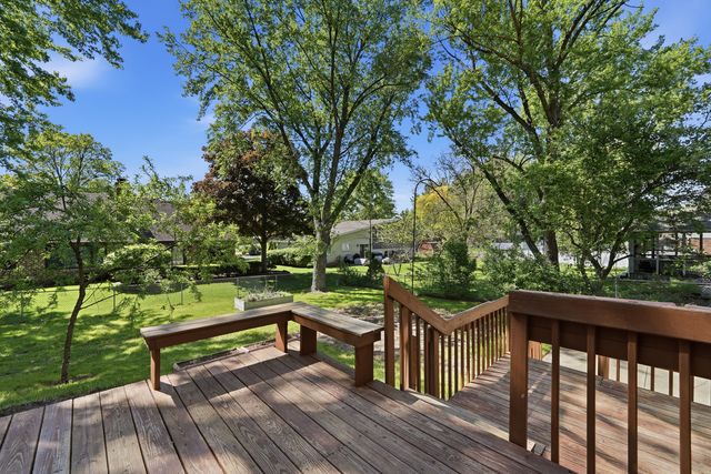10S324 E Hampshire Lane, Willowbrook, IL 60527