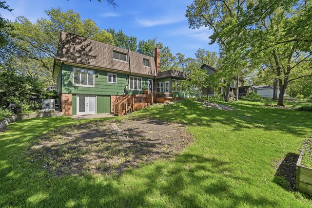 10S324 E Hampshire Lane, Willowbrook, IL 60527
