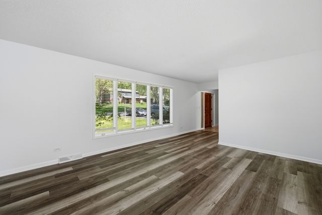 10S324 E Hampshire Lane, Willowbrook, IL 60527