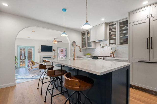 909 E 50th ST, Austin, TX 78751