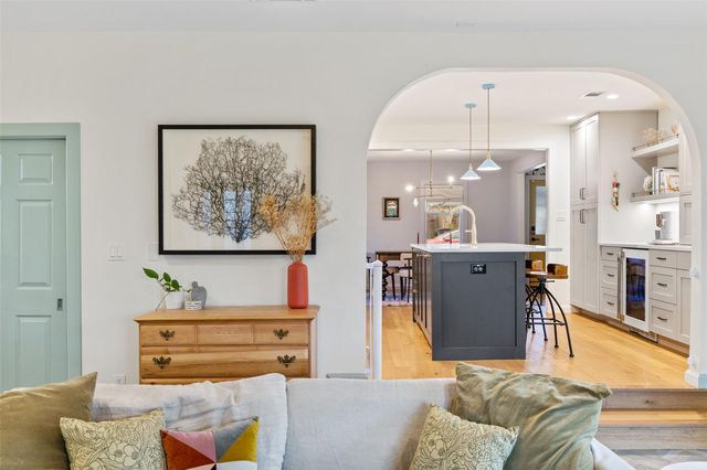 909 E 50th ST, Austin, TX 78751