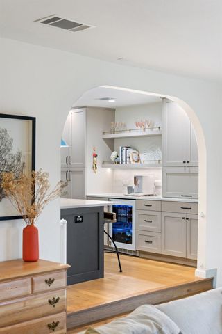 909 E 50th ST, Austin, TX 78751