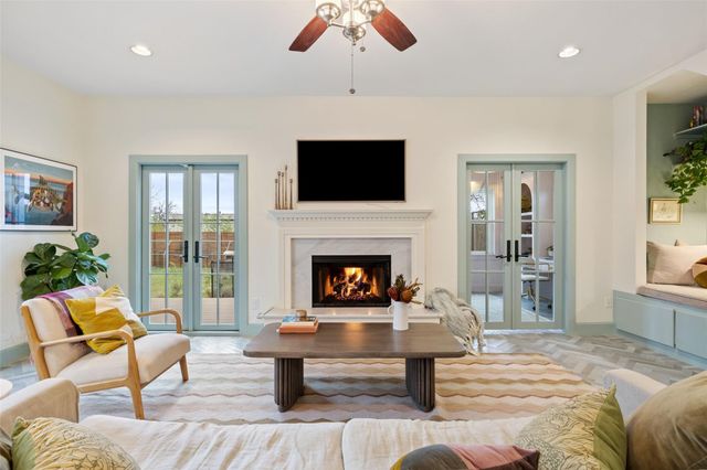 909 E 50th ST, Austin, TX 78751