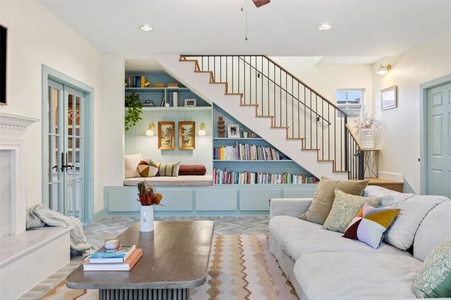 909 E 50th ST, Austin, TX 78751