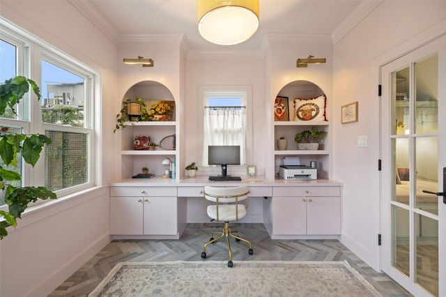 909 E 50th ST, Austin, TX 78751