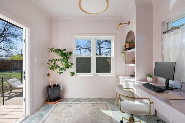 909 E 50th ST, Austin, TX 78751