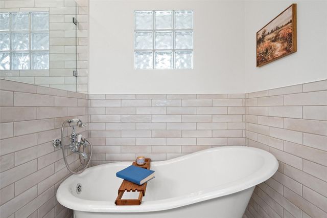 909 E 50th ST, Austin, TX 78751