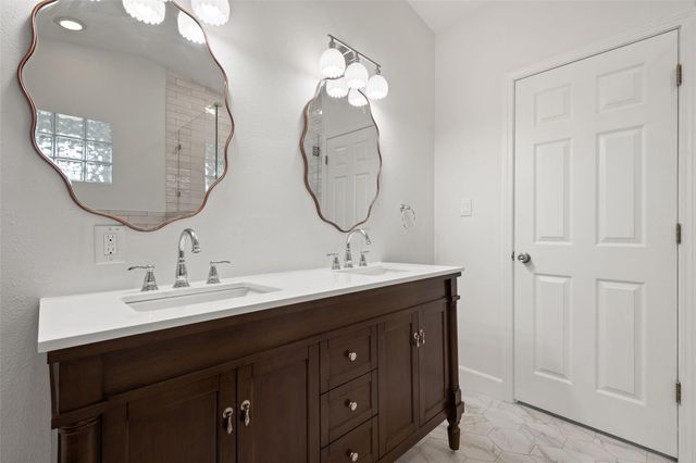 909 E 50th ST, Austin, TX 78751