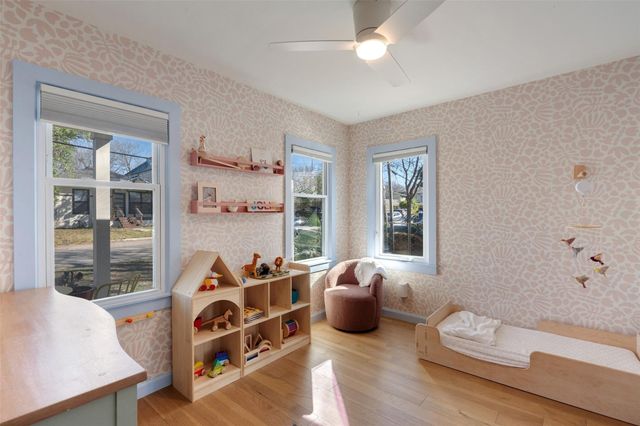 909 E 50th ST, Austin, TX 78751