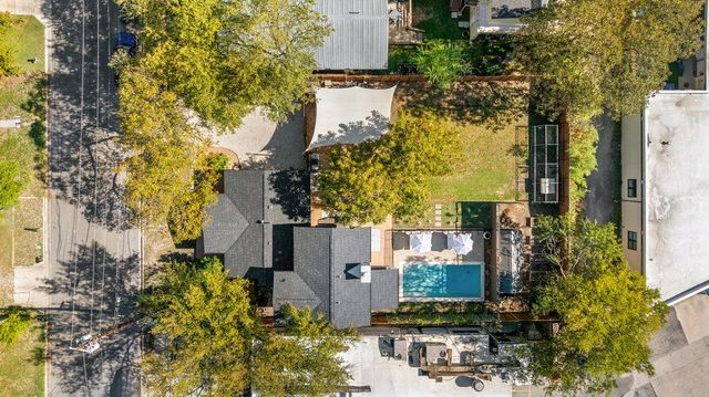 909 E 50th ST, Austin, TX 78751