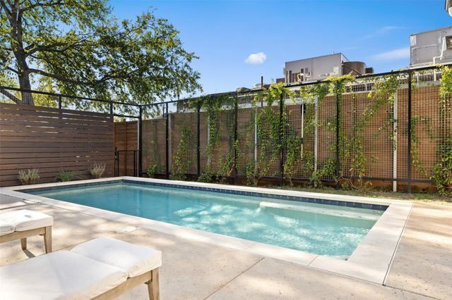 909 E 50th ST, Austin, TX 78751