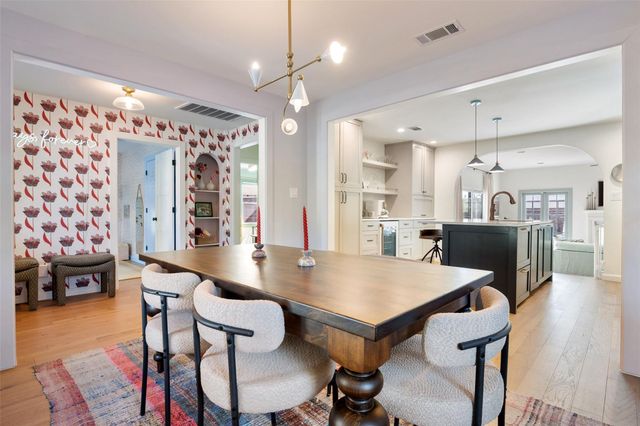 909 E 50th ST, Austin, TX 78751