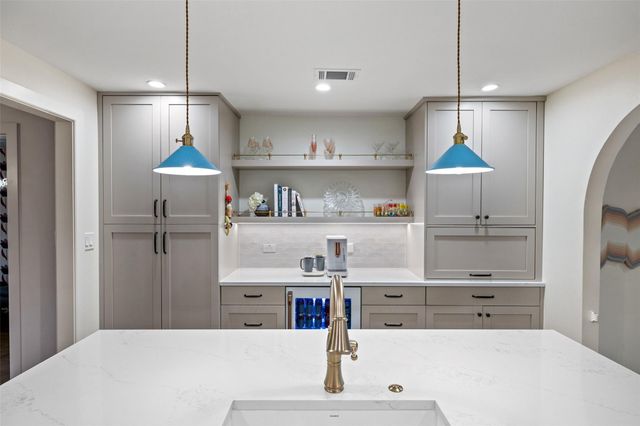 909 E 50th ST, Austin, TX 78751