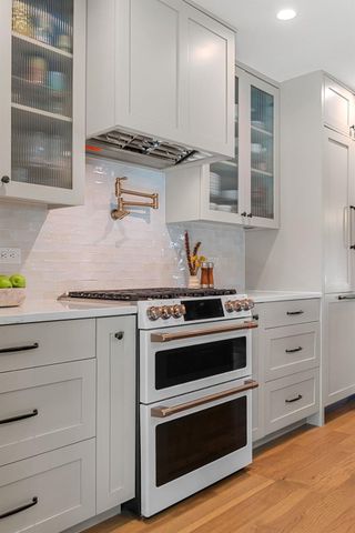 909 E 50th ST, Austin, TX 78751