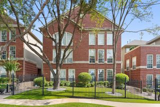 1005 W Bluff Street, Fort Worth, TX 76102